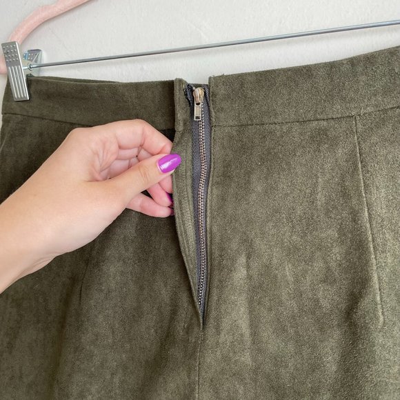 Kaitlyn Boutique / Forest Green Button Up A-Line High Waisted Skirt - Picture 5 of 6